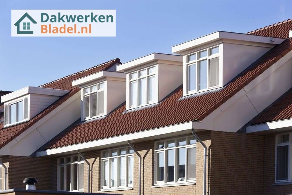 Hellend dak met dakkapellen