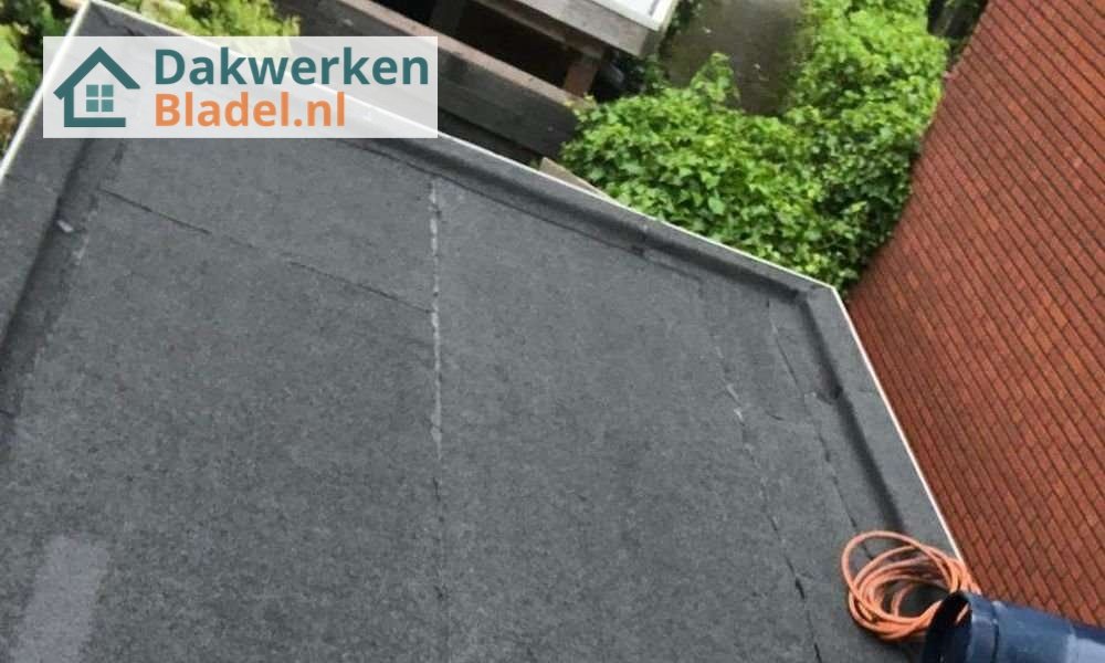Wat kost een plat dak herstellen in Bladel?